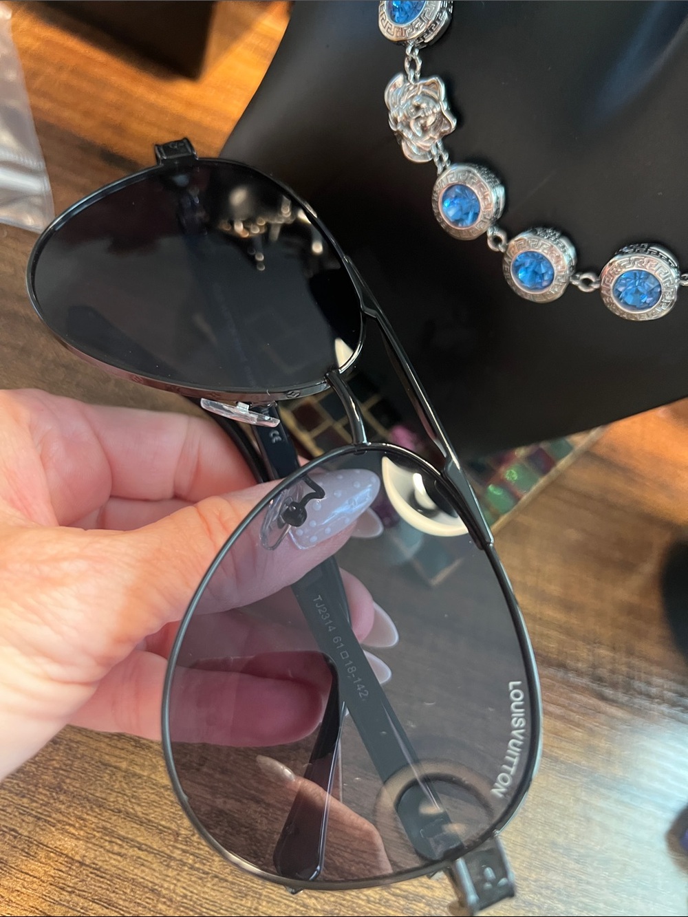 Black Aviator Sunglasses — Sleek Gradient Lenses